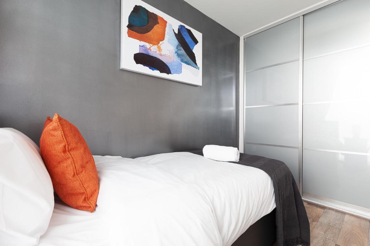 2 Bedroom 2 Bathroom In With Free Parking And Smart Tv - Contractors, Relocation, Business Travellers