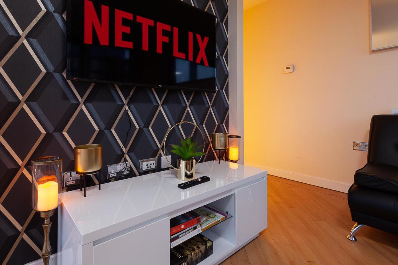 2 Bedroom 2 Bathroom In With Free Parking And Smart Tv - Contractors, Relocation, Business Travellers *
